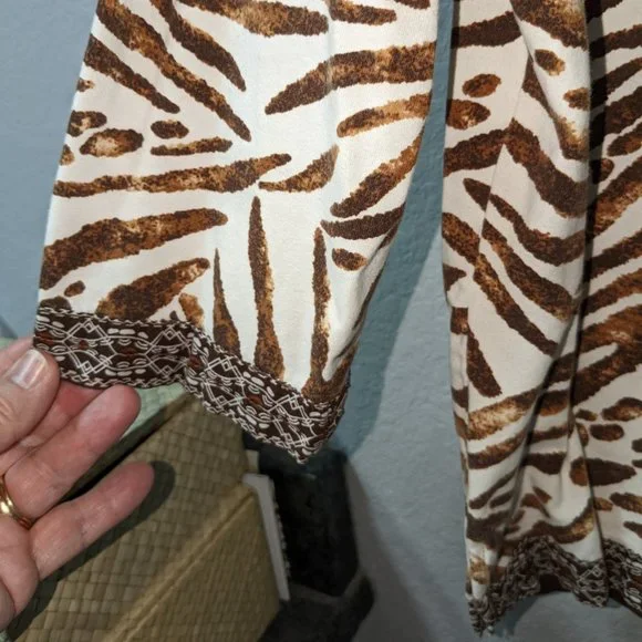 Alfred Dunner Animal Print Pullover Top Sequin Tribal Trim - Picture 4 of 6